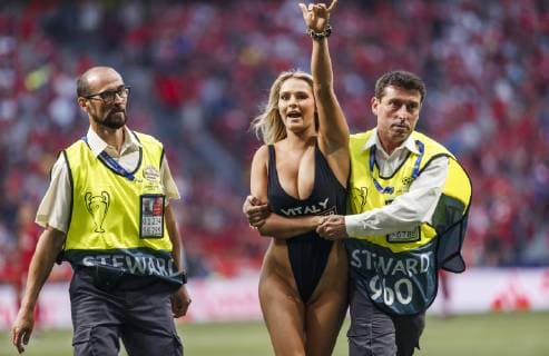 Madrid, Spain, 01 06 2019, UEFA Champions League 2018 19 Season, Final, Tottenham Hotspur FC Liverpool, Security leads a supporter off the field Defodi 09 523 097696 Defodi-523