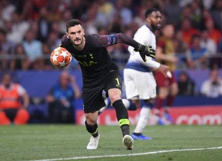 FOOTBALL CHAMPIONS LEAGUE SAISON 2018 2019 FINALE Tottenham Hotspur FC Liverpool 01 06 2019 Goalkeeper Hugo Lloris Tottenham Hotspur with ball