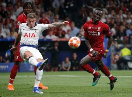 SOCCER - CL, Tottenham vs Liverpool MADRID,SPAIN,01.JUN.19 - SOCCER - UEFA Champions League, final, Tottenham Hotspur vs Liverpool FC. Image shows Toby Alderweireld (Tottenham) and Sadio Mane (Liverpool). GEPAxpictures xDavidxRodriguez