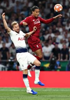 Harry Kane of Tottenham and Virgil Van Dijk of Liverpool compete for the ball Madrid 01-06-2019 Estadio Wanda Metropolitano, Football UEFA Champions League 2018 2019 Final 2019 Tottenham - Liverpool Foto Cesare Purini Insidefoto CesarexPurini