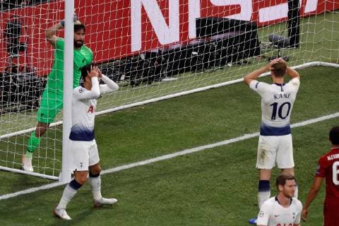 Tottenham s forwards Harry Kane (R) and Heung-min Son (L) react during the UEFA Champions League final between Tottenham Hotspur and Liverpool FC at Wanda Metropolitano stadium in Madrid, Spain, 01 June 2019. UCL Final 2019 - Tottenham Hotspur vs Liverpool FC !ACHTUNG: NUR REDAKTIONELLE NUTZUNG!  Copyright: xJuanxCarlosxHidalgox GRAF2291 20190601-636950264393358743