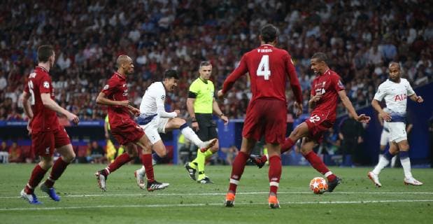 Tottenham Hotspur v Liverpool UEFA Champions League Final Son Heung-Min of Tottenham Hotspur shoots for goal during the UEFA Champions League Final at the Wanda Metropolitano Stadium, Madrid Content Not Available For UK Newspapers Copyright: xPaulxChestertonx FIL-13310-0219