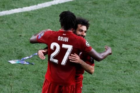 Liverpool s forward Divock Origi (L) and winger Mohamed Salah (R) celebrate their victory after the UEFA Champions League final between Tottenham Hotspur and Liverpool FC at Wanda Metropolitano stadium in Madrid, Spain, 01 June 2019. UCL Final 2019 - Tottenham Hotspur vs Liverpool FC !ACHTUNG: NUR REDAKTIONELLE NUTZUNG!  Copyright: xJuanxCarlosxHidalgox GRAF2310 20190601-636950274066670642