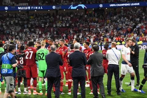 190601 Harry Kane of Tottenham looks dejected as he walks to receive his silver medal after winning the UEFA Champions League final between Tottenham and Liverpool on June 1, 2019 in Madrid Photo Petter Arvidson BILDBYRAN kod PA 92302,  Copyright: PETTERxARVIDSON BB190601PA172