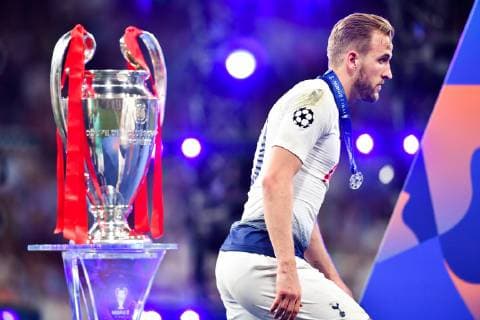 190601 Harry Kane of Tottenham looks dejected as he walks past the trophy with his silver medal after winning the UEFA Champions League final between Tottenham and Liverpool on June 1, 2019 in Madrid Photo Petter Arvidson BILDBYRAN kod PA 92302,  Copyright: PETTERxARVIDSON BB190601PA173