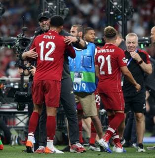 Fußball, Jürgen Klopp gewinnt mit Liverpool die Champions League Tottenham Hotspur v Liverpool UEFA Champions League Final Liverpool Manager Jurgen Klopp celebrates with Joe Gomez during the UEFA Champions League Final at the Wanda Metropolitano Stadium, Madrid Content Not Available For UK Newspapers Copyright: xPaulxChestertonx FIL-13310-0244