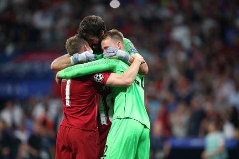 Tottenham Hotspur v Liverpool UEFA Champions League Final Alisson Becker of Liverpool celebrates with Simon Mignolet and Alberto Moreno during the UEFA Champions League Final at the Wanda Metropolitano Stadium, Madrid Content Not Available For UK Newspapers Copyright: xPaulxChestertonx FIL-13310-0252