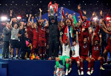 Fußball, Jürgen Klopp gewinnt mit Liverpool die Champions League Liverpool s players celebrate with the trophy after winning the UEFA Champions League final against Tottenham Hotspur at Wanda Metropolitano stadium in Madrid, Spain, 01 June 2019. UCL Final 2019 - Tottenham Hotspur vs Liverpool FC !ACHTUNG: NUR REDAKTIONELLE NUTZUNG!  Copyright: xJuanjoxMartínx GRAF2344 20190601-636950282447759395