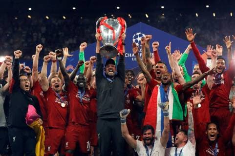 Fußball, Jürgen Klopp gewinnt mit Liverpool die Champions League Fußball, Jürgen Klopp gewinnt mit Liverpool die Champions League Liverpool s head coach Juergen Klopp celebrates with the trophy after winning the UEFA Champions League final against Tottenham Hotspur at Wanda Metropolitano stadium in Madrid, Spain, 01 June 2019. UCL Final 2019 - Tottenham Hotspur vs Liverpool FC !ACHTUNG: NUR REDAKTIONELLE NUTZUNG!  Copyright: xJuanjoxMartinx GRAF2352 20190601-636950285943916205