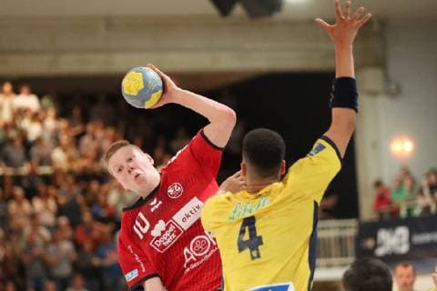 SG Flensburg Handewitt vs. Rhein Neckar Loewen, Handball, male A Youth, German Championship, Final, Bundesliga, 01 06 19 Niels Versteijnen Nr 10, SG Flensburg Handewitt vs. Philipp Ahouansou Nr 19, Rhein Neckar Loewen , had to change his jersey, torn xmmkx