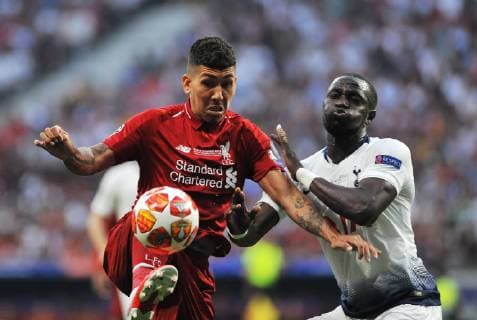 Sport Bilder des Tages (190602) -- MADRID, June 2, 2019 (Xinhua) -- Liverpool s Roberto Firmino (L) competes with Hotspur s Moussa Sissoko during the UEFA Champions League final match between two British teams Liverpool and Tottenham Hotspur in Madrid, Spain, on June 1, 2019. Liverpool won 2-0 and claimed the champion. (Xinhua Guo Qiuda) (SP)SPAIN-MADRID-UEFA CHAMPIONS LEAGUE-FINAL-LIVERPOOL VS HOTSPUR 