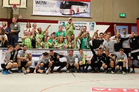 TuS Ferndorf TV Emsdetten, 01 06 2019 After the final whistle, and the away victory at TuS Ferndorf, the team of TV Emsdetten is secured with joy from the cottage class preservation, Kreuztal Stählerwiese Germany