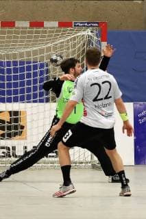 TuS Ferndorf TV Emsdetten, 01 06 2019 Dirk Holzner TV Emsdetten scores 22 27 against goalkeeper Kai Rottschäfer TuS Ferndorf Kreuztal Stählerwiese Germany