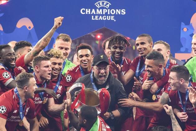 01 06 2019, xkvx, Football UEFA Champions League Final, Tottenham Hotspur FC Liverpool emspor, v l Head Coach Coach Juergen Klopp FC Liverpool celebrates with the team and the cup DFL DFB REGULATIONS PROHIBIT ANY USE OF PHOTOGRAPHS as IMAGE SEQUENCES and or QUASI VIDEO Madrid