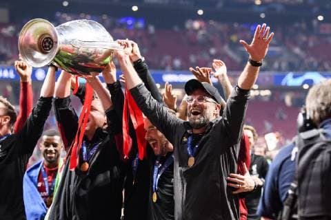 01 06 2019, xkvx, Football UEFA Champions League Final, Tottenham Hotspur FC Liverpool emspor, v l Head Coach Coach Juergen Klopp FC Liverpool celebrates with the team and the cup DFL DFB REGULATIONS PROHIBIT ANY USE OF PHOTOGRAPHS as IMAGE SEQUENCES and or QUASI VIDEO Madrid
