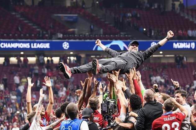 01 06 2019, xkvx, Football UEFA Champions League Final, Tottenham Hotspur FC Liverpool emspor, v l Head Coach Coach Juergen Klopp FC Liverpool celebrates with Team DFL DFB REGULATIONS PROHIBIT ANY USE OF PHOTOGRAPHS as IMAGE SEQUENCES and or QUASI VIDEO Madrid