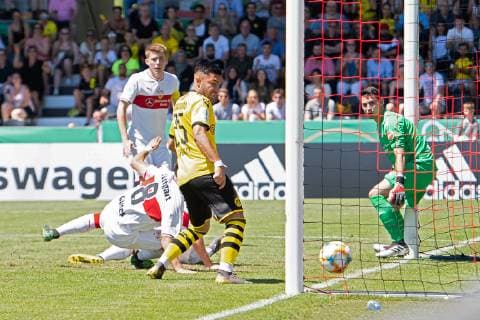Goal to 1 1 by Immanuel Johannes Pherai Borussia Dortmund 14 , Tojubel, Jubel, VfB Stuttgart U19 vs. Borussia Dortmund U19, Football, Men, U19, Final German Championship, Season 18 19, GER, 02 06 2019, DFB REGULATIONS PROHIBIT ANY USE OF PHOTOGRAPHS AS IMAGE SEQUENCES AND OR QUASI VIDEO, VfB Stuttgart U19 vs. Borussia Dortmund U19, Football, Men, U19, Final German Championship, Season 18 19, GER, 02 06 2019 Grossaspach Copyright: xEibner Wolfgang_Frankx EP_WFK