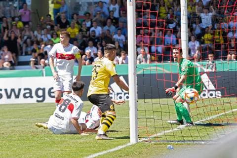 Goal to 1 1 by Immanuel Johannes Pherai Borussia Dortmund 14 , Tojubel, Jubel, VfB Stuttgart U19 vs. Borussia Dortmund U19, Football, Men, U19, Final German Championship, Season 18 19, GER, 02 06 2019, DFB REGULATIONS PROHIBIT ANY USE OF PHOTOGRAPHS AS IMAGE SEQUENCES AND OR QUASI VIDEO, VfB Stuttgart U19 vs. Borussia Dortmund U19, Football, Men, U19, Final German Championship, Season 18 19, GER, 02 06 2019 Grossaspach Copyright: xEibner Wolfgang_Frankx EP_WFK