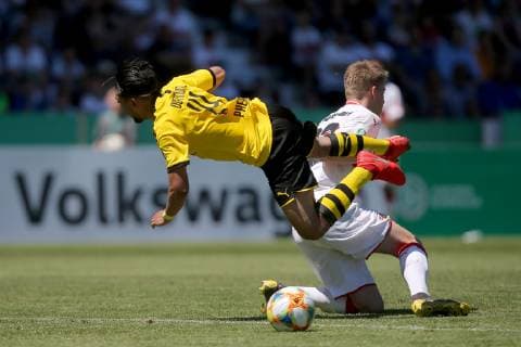 Aspach, Germany 30 05 2019, German A Junior Championship, A Junior Final VfB Stuttgart BV Borussia Dortmund, Immanuel Pherai BVB U19 and Luca Mack VfB U19 in the total Defodi 09 541 017308 Defodi-541