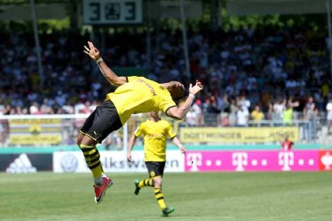 Aspach, Germany 02 06 2019, German A Junior Championship, A Junior Final VfB Stuttgart BV Borussia Dortmund, cheered by Paul Philipp Besong BVB U19 after the 3 4 Defodi 09 541 017319 Defodi-541
