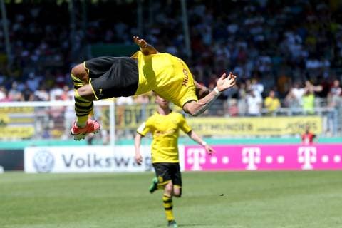 Aspach, Germany 02 06 2019, German A Junior Championship, A Junior Final VfB Stuttgart BV Borussia Dortmund, cheered by Paul Philipp Besong BVB U19 after 3 4 Defodi 09 541 017320 Defodi-541