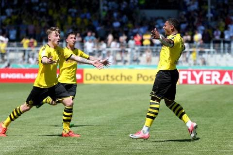 Aspach, Germany 02 06 2019, German A Junior Championship, A Junior Final VfB Stuttgart BV Borussia Dortmund, cheered by Paul Philipp Besong BVB U19 after the 3 4 Defodi 09 541 017322 Defodi-541