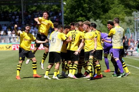 Aspach, Germany 02 06 2019, German A Junior Championship, A Junior Final VfB Stuttgart BV Borussia Dortmund, cheered by Paul Philipp Besong BVB U19 after the 3 4 Defodi 09 541 017324 Defodi-541