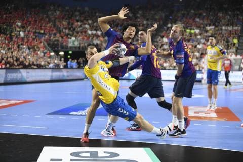 Artsem Karalek PGE Vive Kielce vs Thiagus Goncalves dos Santos left and Aron Palmarsson both FC Barcelona Lassa , Handball, Men, Velux EHF Final Four, Match for 3rd place, FC Barcelona Lassa vs PGE Vieve Kielce, 02 06 19 Cologne Lanxess Arena Nordrhein Westfalen Germany