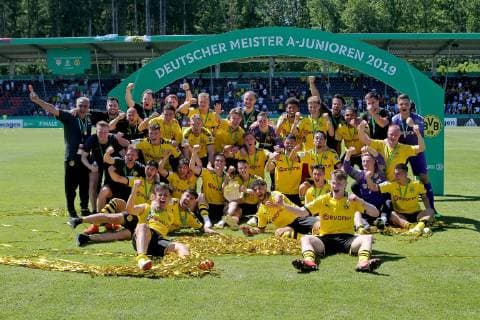 Aspach, Germany 02 06 2019, German A Junior Championship, A Junior Final VfB Stuttgart BV Borussia Dortmund, The BVB Team with the Championship Cup Defodi 09 541 017329 Defodi-541