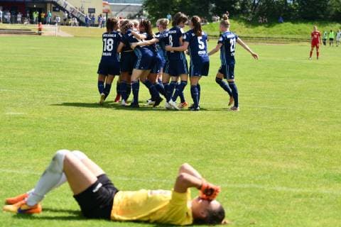 Jubel, Freuen, celebrate, happy, cheer, Goal Celebration SG 99 Andernach 2 0 Monique Eichhorn Union Berlin, 27 lies beaten on the ground, 02 06 2019, Andernach, football, relegation promotion 2 womens Bundesliga SG 99 Andernach 1 FC Union Berlin, DFB DFL REGULATIONS PROHIBIT ANY USE OF PHOTOGRAPHS AS IMAGE SEQUENCES AND OR QUASI VIDEO xmkx