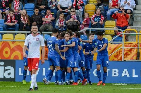 Fußball, U20 WM, Italien - Polen June 2, 2019 - Gdynia, Pomerania, Poland - Andrea Pinamonti from Italy celebrate a goal with teammates during FIFA World Cup, WM, Weltmeisterschaft, Fussball U-20 1 8 final match between Poland - Italy at the City Stadium in Gdynia FIFA World Cup U-20: Poland - Italy - ZUMAs227 20190602_zip_s227_023 Copyright: xMateuszxSlodkowskix