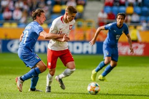 Fußball, U20 WM, Italien - Polen June 2, 2019 - Gdynia, Pomerania, Poland - Luca Pellegrini from Italy (L) and Jakub Bednarczyk from Poland (R) are seen in action during FIFA World Cup, WM, Weltmeisterschaft, Fussball U-20 1 8 final match between Poland - Italy at the City Stadium in Gdynia FIFA World Cup U-20: Poland - Italy - ZUMAs227 20190602_zip_s227_029 Copyright: xMateuszxSlodkowskix