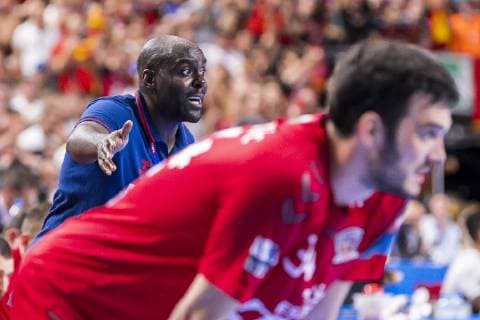 Cologne, Germany 02 June 2019 Handball EHF CL Final HC Vardar Skopje vs. Telekom Veszprem Coach David Davis Camara Veszprem Gesticulation gesticulation gesture gesticulated Cologne Lanxess Arena Germany