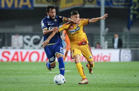 Fußball, Italien, Aufstiegrunde zur Serie A, Hellas Verona - AS Cittadella Photo Claudio Martinelli LaPresseJune 2nd, 2018 Verona Italysport soccerVerona vs Cittadella - Italian Football Championship League BKT 2018 2019 - Promotion - Bentegodi stadium.In the pic: laribi e rizzo  Copyright: xClaudioxMartinelli LaPressex