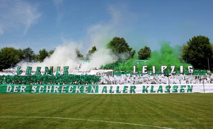 Leipzig, 02 06 2019, Alfred Kunze Sportpark, Fussball, Oberliga , BSG Chemie Leipzig vs FC Eilenburg 2 1 1 0 , In the picture fans of BSG Chemie with choreography at the beginning of the game ,