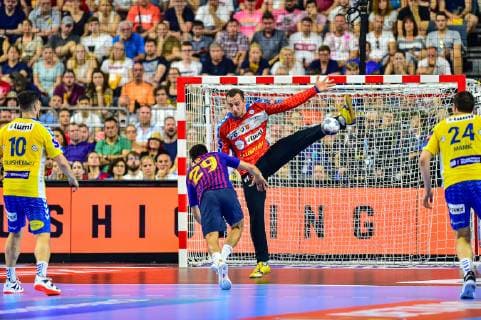 VELUX EHF FINAL4 2019 VELUX EHF FINAL4 2019 Match for 3rd place Barca Lassa PGE Vive Kielce 02 06 2019 LANXESS Arena Cologne Nemanja Ilic 29 Barca Lassa fails at the seventh meter Cologne 02 06 19 Handball , Nordrhein Westfalen Germany