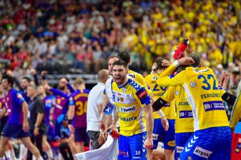 VELUX EHF FINAL4 2019 VELUX EHF FINAL4 2019 Match for 3rd place Barca Lassa PGE Vive Kielce 02 06 2019 LANXESS Arena Cologne The Bank of Kielce is not satisfied with the referees decisions Cologne 02 06 19 Handball , Nordrhein Westfalen Germany