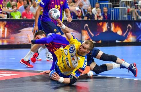 VELUX EHF FINAL4 2019 VELUX EHF FINAL4 2019 Match for 3rd place Barca Lassa PGE Vive Kielce 02 06 2019 LANXESS Arena Köln Infight am Kreis Köln 02 06 19 Handball , Nordrhein Westfalen Germany