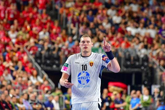 VELUX EHF FINAL4 2019 VELUX EHF FINAL4 2019 Final HC Vardar Telekom Veszprem HC 02 06 2019 LANXESS Arena Cologne Dainis Kristopans 10 Vardar in exchange with the fans Cologne 02 06 19 Handball , Nordrhein Westfalen Germany
