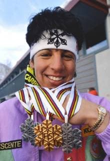 Ski WM 1989, Feature: Vreni SCHNEIDER (SUI) SKI ALPIN SAISON 88 89 WM 1989 Vail 29.01.- 12.02.1987 Vreni SCHNEIDER (SUI) praesentiert ihre Medaillen. Vail Colorado USA *** Ski WCH 1989, Feature Vreni SCHNEIDER SUI SKI ALPIN SAISON 88 89 WCH 1989 Vail 29 01 12 02 1987 Vreni SCHNEIDER SUI presents her medals Vail Colorado USA 