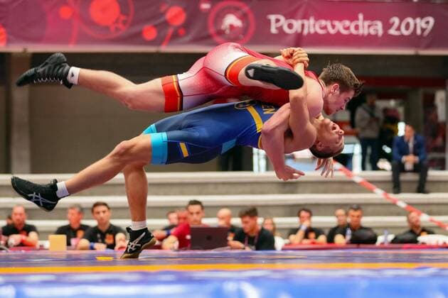 Sport Themen der Woche KW23 Sport Bilder des Tages Juniors Wrestling European Championships 2019 Pontevedra, Spain 03.06.2019 Juniors Wrestling European Championships Greco Roman Style: 77kg Kevin Gremm (red GER) vs. Mats Ola Lukas AHLGREN (blue SWE) *** Juniors Wrestling European Championships 2019 Pontevedra, Spain 03 06 2019 Juniors Wrestling European Championships Greco Roman Style 77kg Kevin Gremm red GER vs Mats Ola Lukas AHLGREN blue SWE