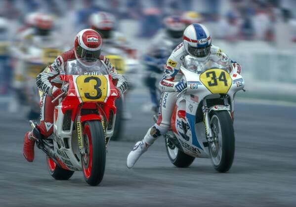 599cc race motorcycle World Championship road 1988 Jerez GP of EXPO92 3 Eddie Lawson Yamaha 34 Kevin Schwantz Suzuki at the start