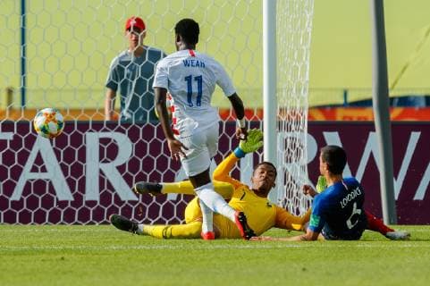 Bydgoszcz, Poland, 04 06 2019, FIFA World Cup Poland 2019, Round of 16, France USA, Goalkeeper Alban Lafont FRA , Tim Weah USA and Chris Durkin USA in the total Defodi 01048 179632 Defodi-048