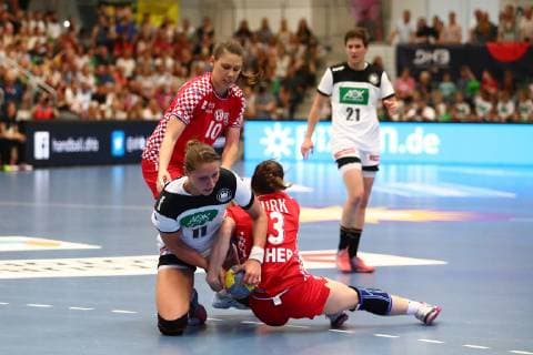 Xenia Smits Germany in duel with Dejana Milosavljevic Croatia, back and Ana Turk Croatia Germany vs Croatia, Handball, World Championship qualification, 05 06 2019 Germany vs Croatia, Handball, World Championship qualification, 05 06 2019 Hamm Copyright: xEIBNER RenexWeissx EP_RWS