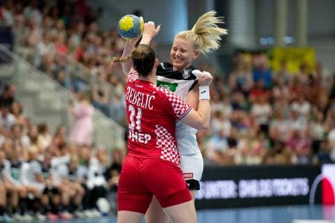 Hamm, Germany 05 06 2019 Handball WM Qualifiktation 2019 Women Germany vs Croatia L R Ana Debelic Croatia , Kim Naidziniavicius Germany Hamm Nordrhein Westfalen Germany WESTPRESS arena