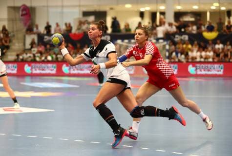 Emily Boelk Germany in the duel with Marina Glavan Croatia Germany vs. Croatia, Handball, World Championship qualification, 05 06 2019 Germany vs. Croatia, Handball, World Championship qualification, 05 06 2019 Hamm Copyright: xEIBNER RenexWeissx EP_RWS