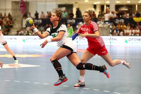 Emily Boelk Germany in the duel with Marina Glavan Croatia Germany vs. Croatia, Handball, World Championship qualification, 05 06 2019 Germany vs. Croatia, Handball, World Championship qualification, 05 06 2019 Hamm Copyright: xEIBNER RenexWeissx EP_RWS