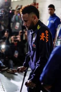 Brazil s Neymar leaves the stadium after being injured during an action at a friendly soccer match between Brazil and Qatar at Mane Garrincha stadium in Brasilia, Brazil, 05 June 2019. Brazil vs. Qatar !ACHTUNG: NUR REDAKTIONELLE NUTZUNG!  Copyright: xANTONIOxLACERDAx AME733 20190606-636953906812194579