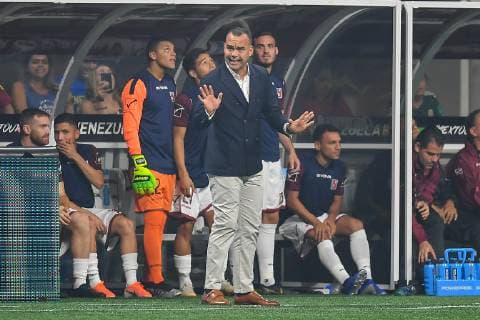 ATLANTA, GA Ð JUNE 05: Venezuela head coach Rafael Dudamel gestures form the bench during the International Friendly, Länderspiel, Nationalmannschaft match between Mexico and Venezuela on June 5th, 2019 at Mercedes Benz Stadium in Atlanta, GA. (Photo by Rich von Biberstein Icon Sportswire) SOCCER: JUN 05 Mexico v Venezuela Icon190605020
