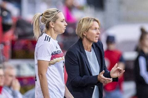Soccer DFB, womens soccer national team, test match Germany v Chile on 30 05 2019 in Regensburg Bavaria DFB Martina Voss Tecklenburg r gives instructions to Lena Goeßling DFB REGULATIONS PROHIBIT ANY USE OF PHOTOGRAPHS AS IMAGE SEQUENCES AND OR QUASI VIDEO PROHIBIT ANY USE OF PHOTOGRAPHS AS IMAGE SEQUENCES AND OR QUASI VIDEO Copyright: xKirchner DavidxInderliedx